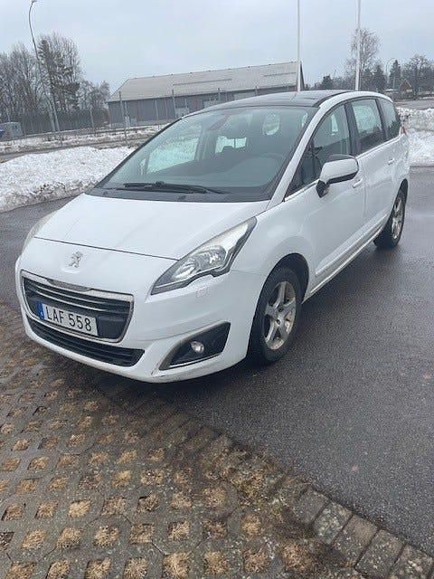 Begagnad Peugeot 5008 120 HK (88 kW) 2015 Minibuss