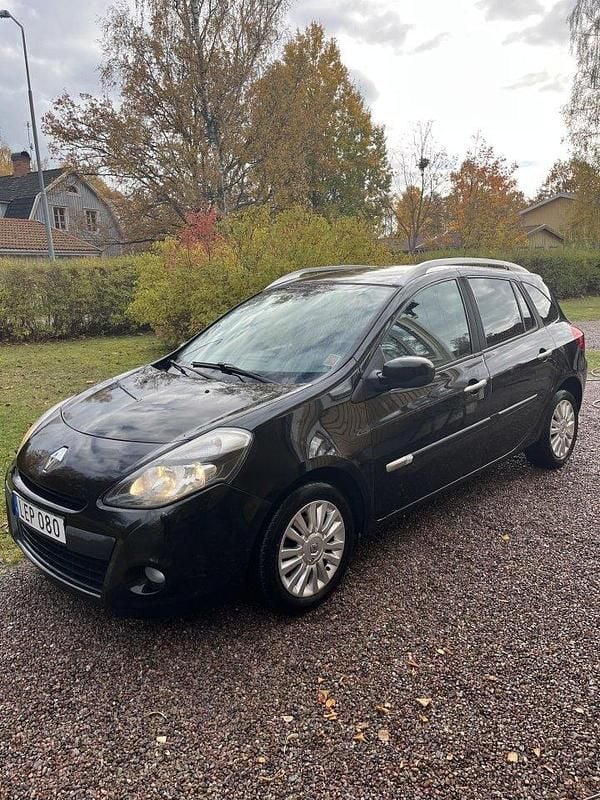 Svart Begagnad 2011 Renault Clio GrandTour Kombi | 29 000 kr (Bra pris) - Bild 1/4