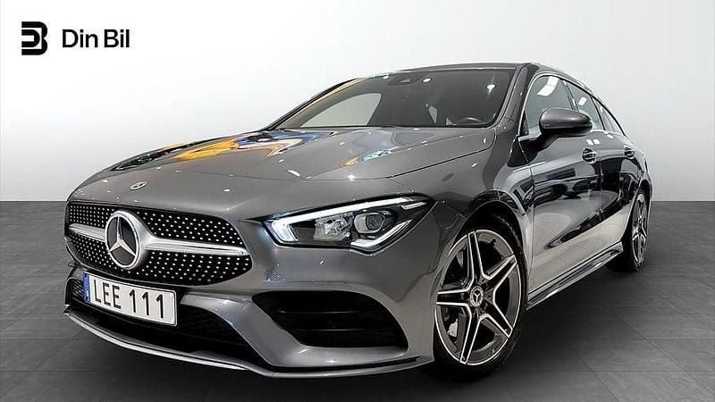Mörkgrå Begagnad 2019 Mercedes CLA200 Shooting Brake AMG Kombi | 289 500 kr (Marknadspris) - Bild 1/4
