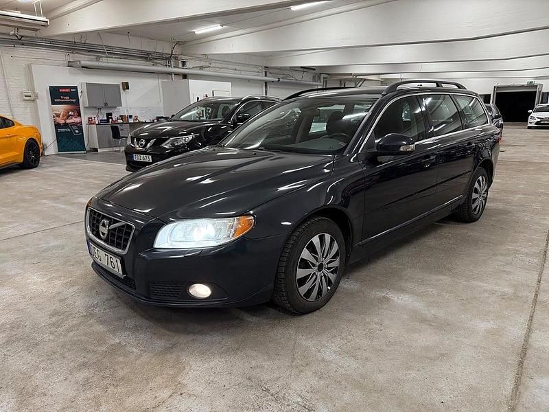 Begagnad Volvo V70 Momentum 163 HK (119 kW) 2010 Grå Kombi