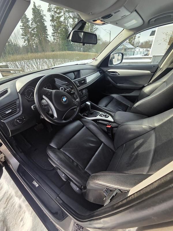 Begagnad BMW X1 204 HK (150 kW) 2011 Champagne metallic SUV