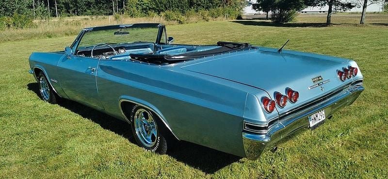 Ljusblå Begagnad 1965 Chevrolet Impala Sedan | 269 000 kr - Bild 1/4