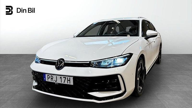 Vit Begagnad 2024 VW Passat R-line Kombi | 479 900 kr - Bild 1/4