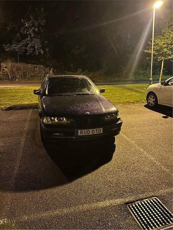 Blå Begagnad 2000 BMW 328 Sedan | 23 900 kr - Bild 1/4
