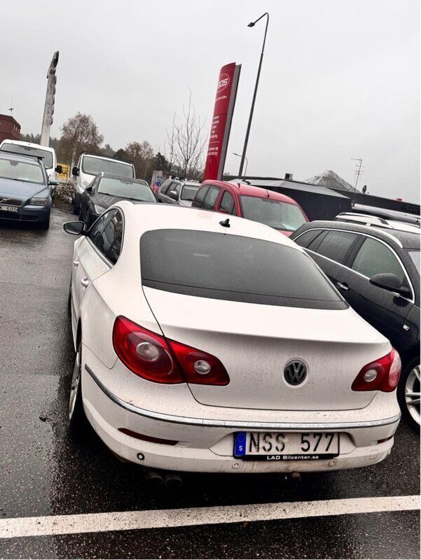 Vit Begagnad 2011 VW CC Sedan | 90 000 kr (Marknadspris) - Bild 1/4