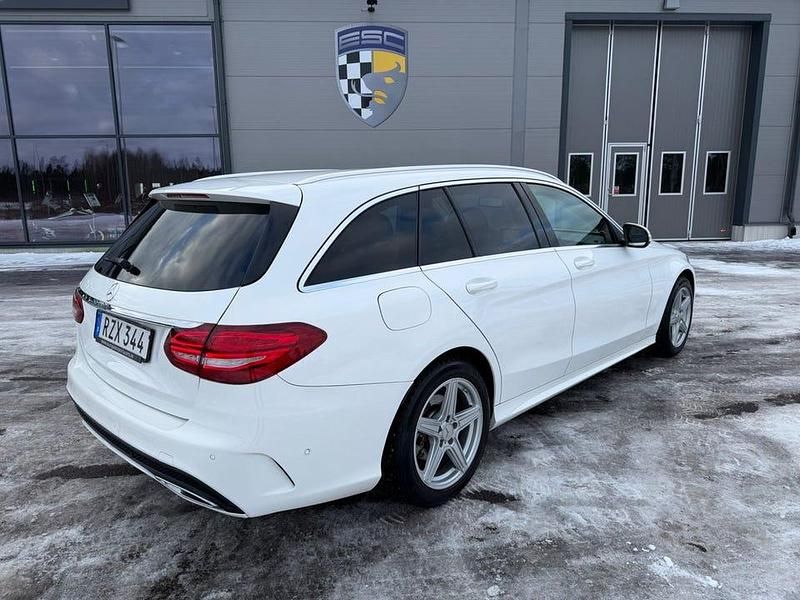 Begagnad Mercedes C220 AMG line 170 HK (125 kW) 2015 Vit