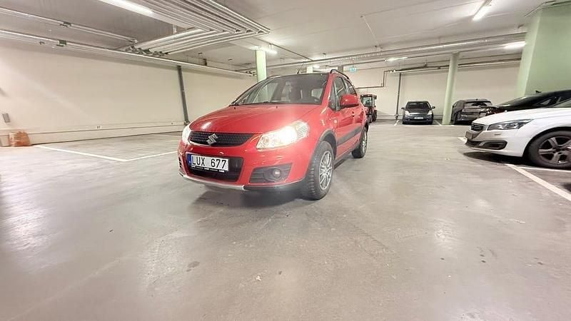 Begagnad Suzuki SX4 120 HK (88 kW) 2011 Röd Halvkombi