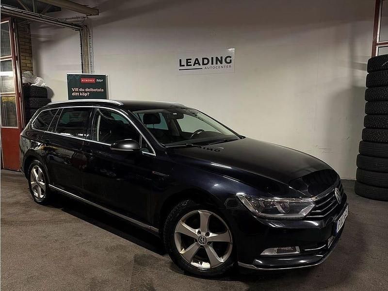 Svart Begagnad 2015 VW Passat R-line Kombi | 119 900 kr (Lite dyr) - Bild 1/4