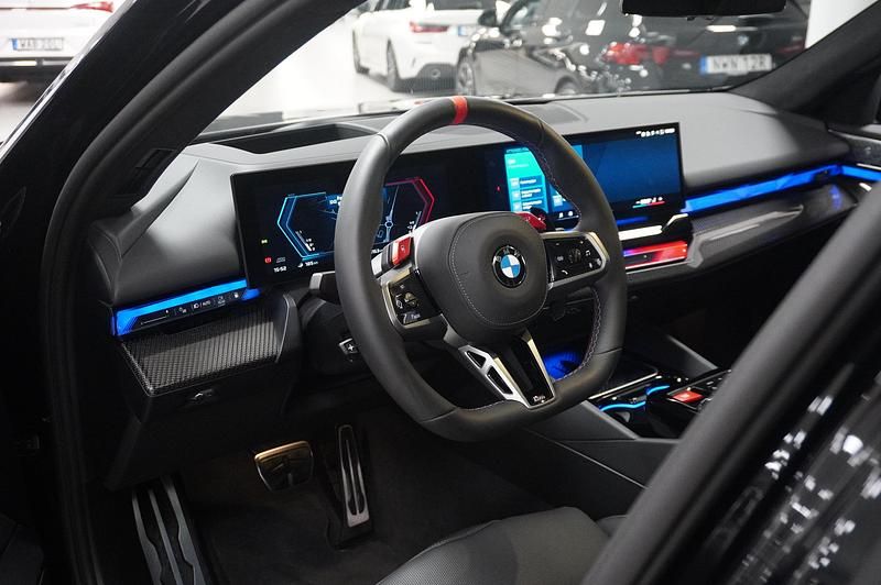 Begagnad BMW M5 Comfort Edition 585 HK (430 kW) 2025 Svart Kombi