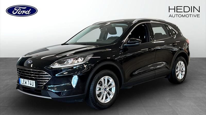 Svart (black) Begagnad 2022 Ford Kuga Titanium SUV | 269 900 kr (Marknadspris) - Bild 1/4