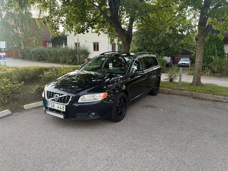 Svart Begagnad 2012 Volvo V70 Momentum Kombi | 79 000 kr (Marknadspris) - Bild 1/4