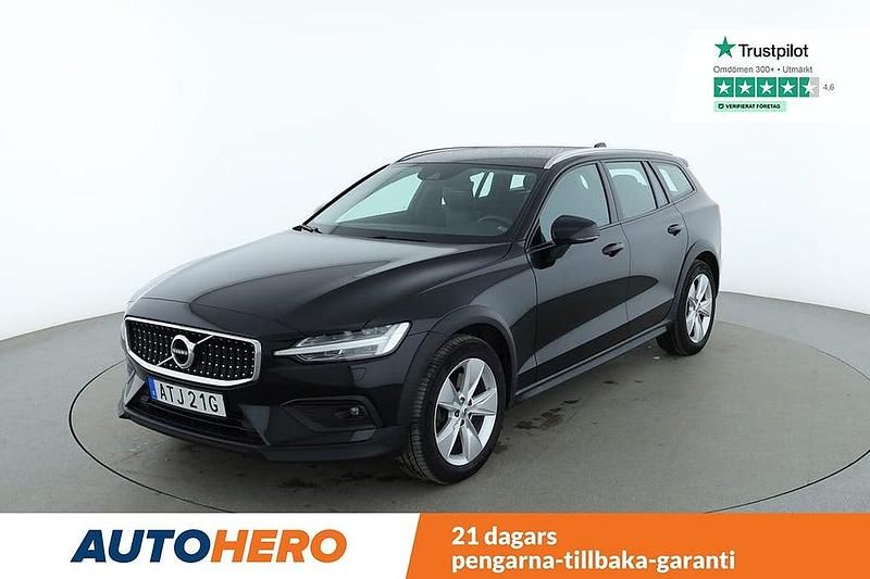 Svart Begagnad 2019 Volvo V60 CC Momentum Kombi | 305 000 kr (Lite dyr) - Bild 1/4