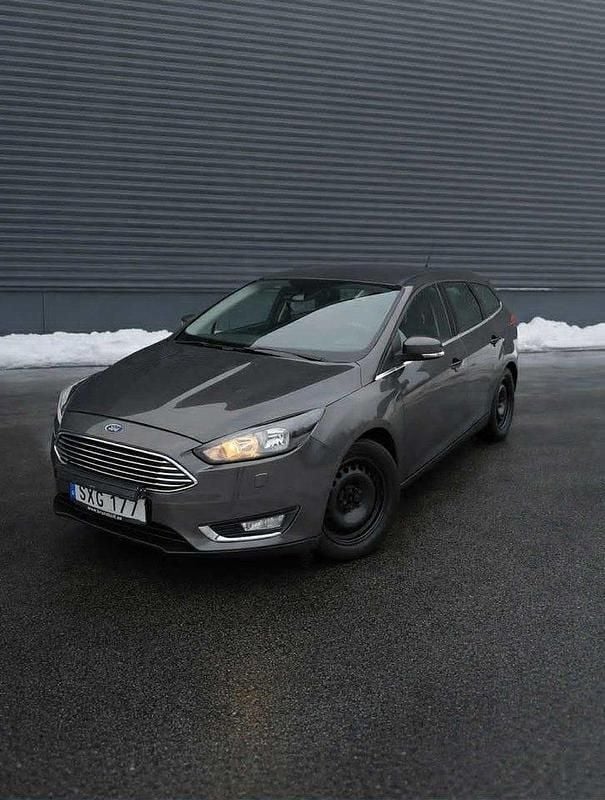 Grå Begagnad 2017 Ford Focus Titanium Kombi | 80 000 kr (Marknadspris) - Bild 1/4