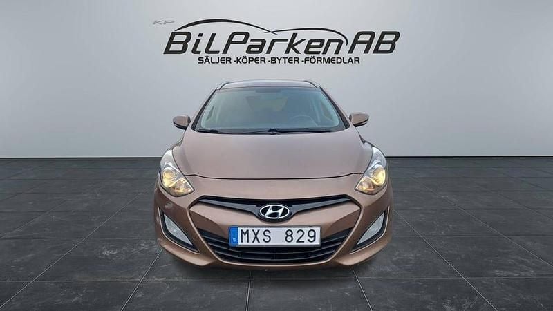 Begagnad Hyundai i30 135 HK (99 kW) 2012 Ljusbrun Kombi