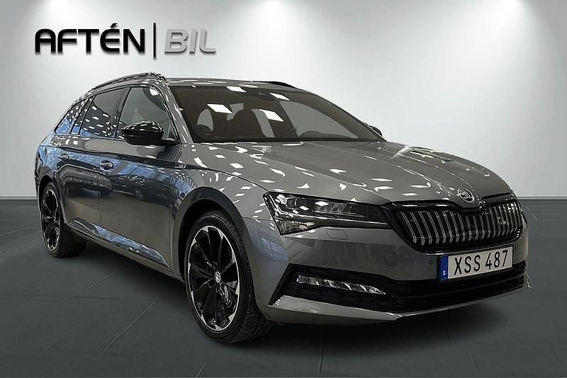 Begagnad Skoda Superb Business Line 218 HK (160 kW) 2023 Grå Kombi