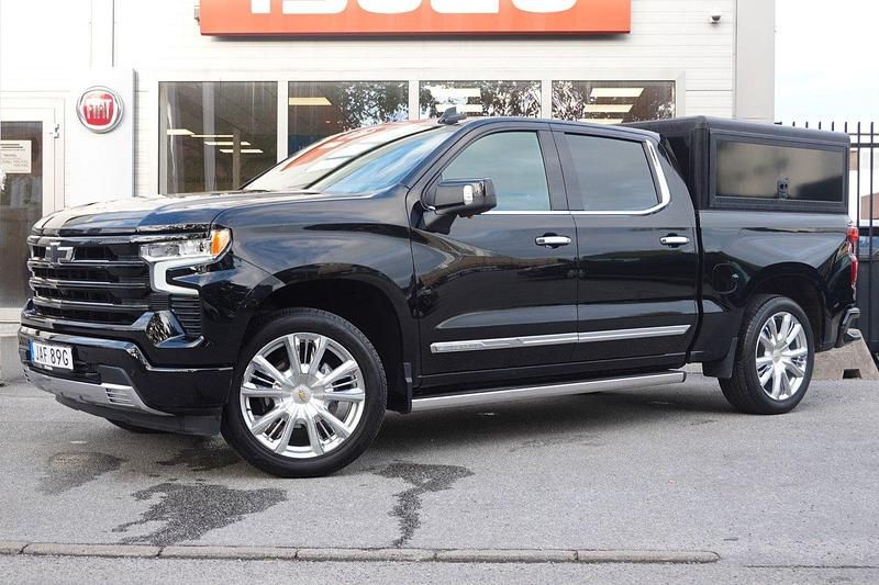 Svart Begagnad 2023 Chevrolet Silverado Van | 937 375 kr - Bild 1/4