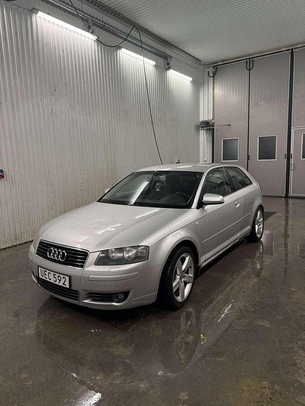 Silver Begagnad 2004 Audi A3 Attraction Halvkombi | 12 000 kr (Superpris) - Bild 1/4