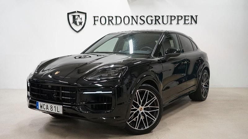 Svart Begagnad 2025 Porsche Cayenne SUV | 1 249 800 kr (Bra pris) - Bild 1/4
