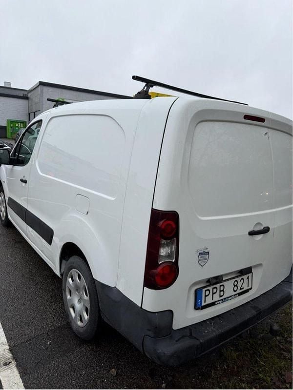 Vit Begagnad 2012 Peugeot Partner Van | 32 000 kr (Marknadspris) - Bild 1/4