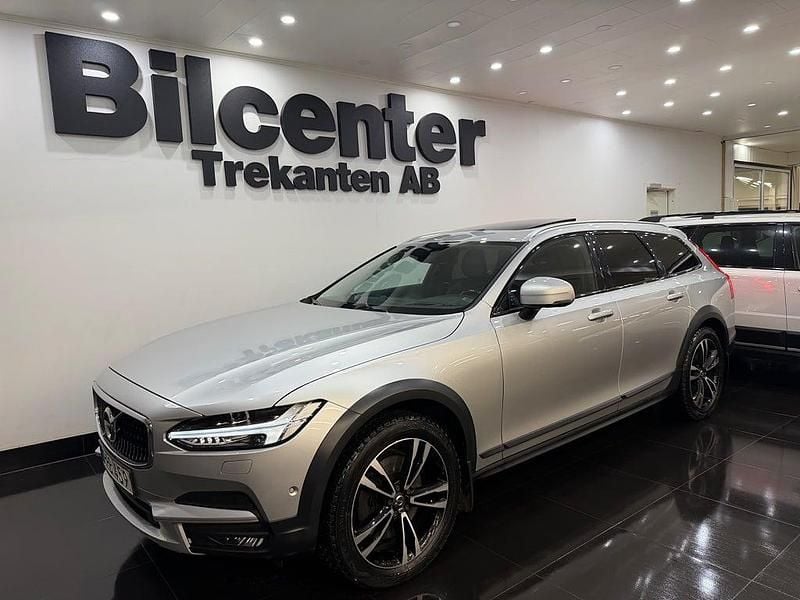 Silver Begagnad 2017 Volvo V90 CC Inscription Kombi | 239 900 kr (Bra pris) - Bild 1/4