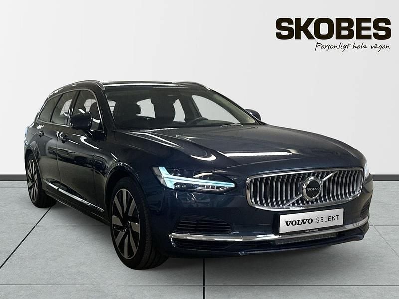 Mörkblå (blå) Begagnad 2024 Volvo V90 Kombi | 519 500 kr (Dyr) - Bild 1/3