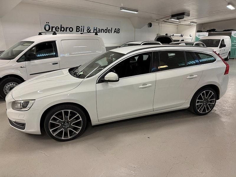 Vit Begagnad 2014 Volvo V60 Momentum Kombi | 89 900 kr (Marknadspris) - Bild 1/4