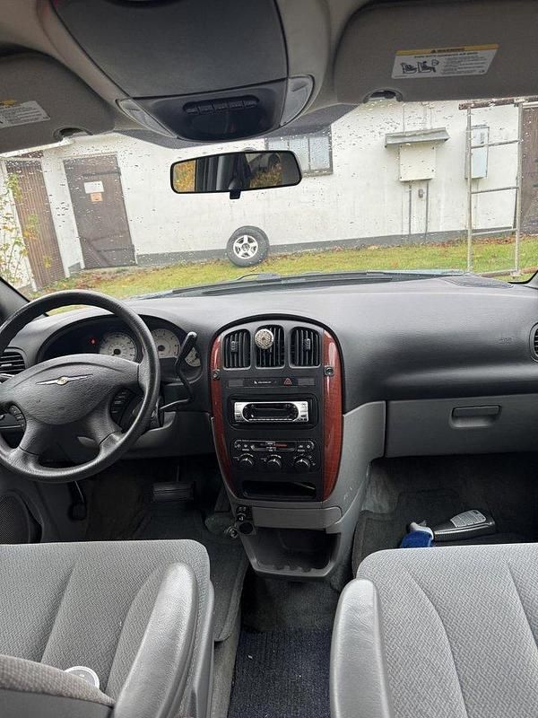 Silver Begagnad 2005 Chrysler Town & Country Van | 48 000 kr - Bild 1/4