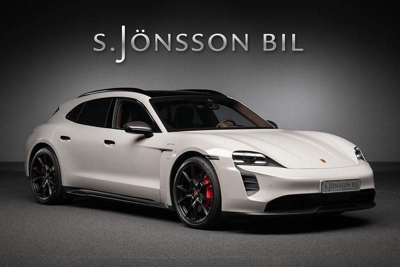Ljusgrå Begagnad 2022 Porsche Taycan GTS Sport Turismo Sedan | 1 095 000 kr - Bild 1/4