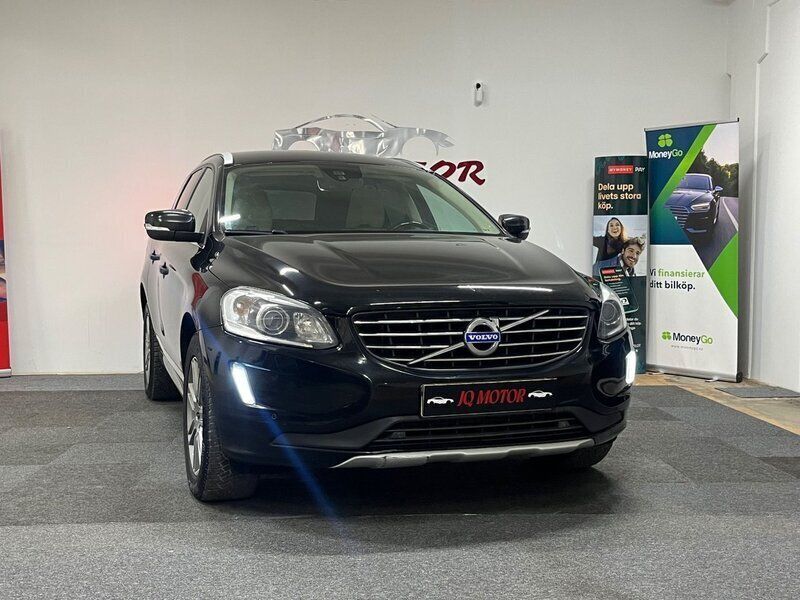 Svart Begagnad 2015 Volvo XC60 Summum SUV | 169 900 kr (Marknadspris) - Bild 1/4