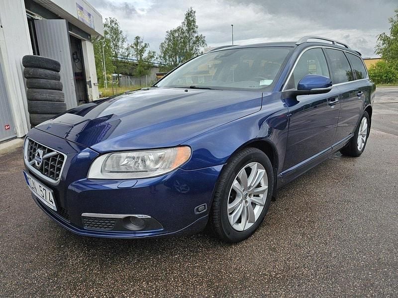 Blå Begagnad 2012 Volvo V70 Momentum Kombi | 80 000 kr (Marknadspris) - Bild 1/4
