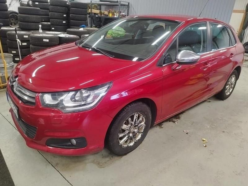 Röd Begagnad 2016 Citroën C4 Halvkombi | 59 900 kr (Bra pris) - Bild 1/3