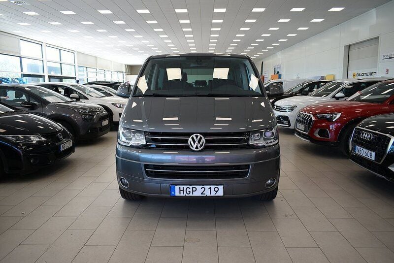 Grå Begagnad 2015 VW Multivan Highline Minibuss | 279 900 kr - Bild 1/4