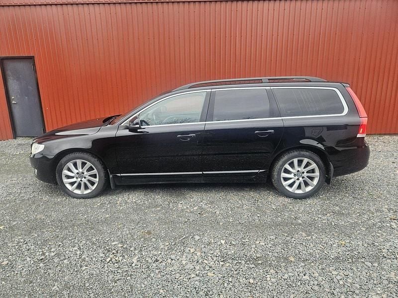 Svart Begagnad 2016 Volvo V70 Momentum Kombi | 145 000 kr (Marknadspris) - Bild 1/4