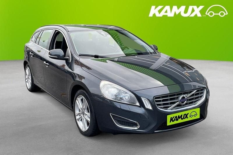 Silver/grå Begagnad 2012 Volvo V60 Momentum Kombi | 108 900 kr (Bra pris) - Bild 1/4