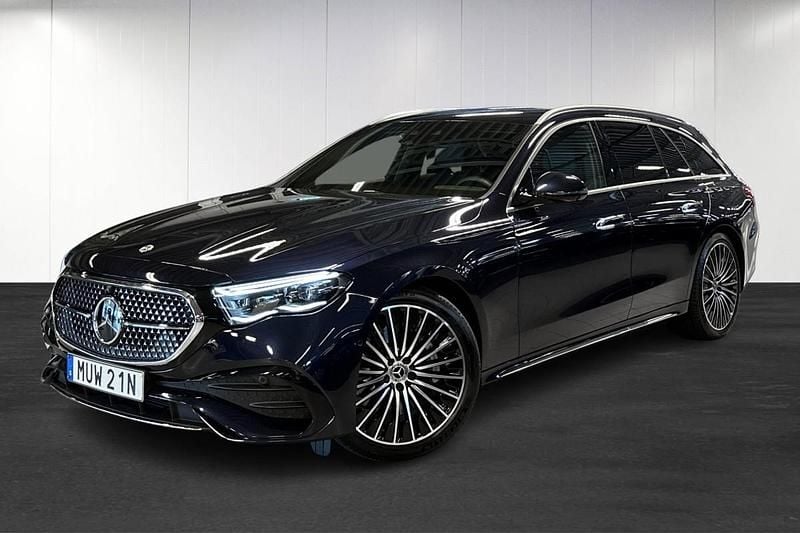 Mörkblå (blue) Begagnad 2024 Mercedes E300 Premium Kombi | 639 000 kr (Superpris) - Bild 1/4