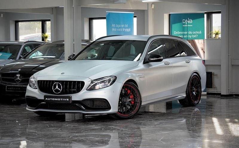 Silver (frozen silver) Begagnad 2016 Mercedes C63S AMG AMG Kombi | 379 900 kr (Bra pris) - Bild 1/4