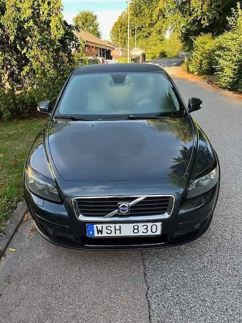 Grå Begagnad 2010 Volvo C30 Momentum Halvkombi | 48 000 kr (Marknadspris) - Bild 1/4