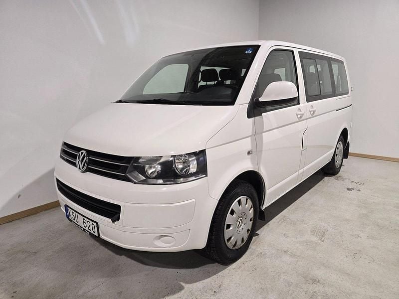 Vit Begagnad 2011 VW Caravelle Comfortline Minibuss | 129 500 kr (Superpris) - Bild 1/4