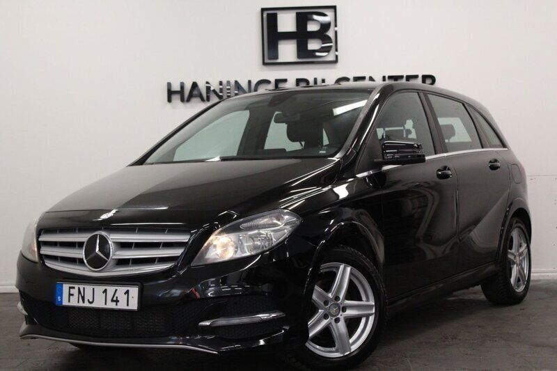Svart Begagnad 2015 Mercedes 200 Style Halvkombi | 69 900 kr - Bild 1/4