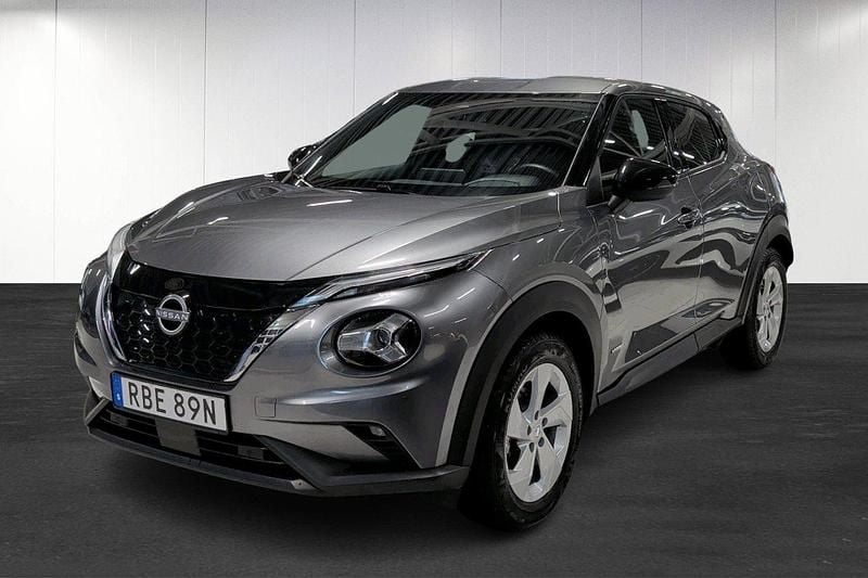 Grå Begagnad 2024 Nissan Juke N-Connecta SUV | 239 000 kr - Bild 1/4