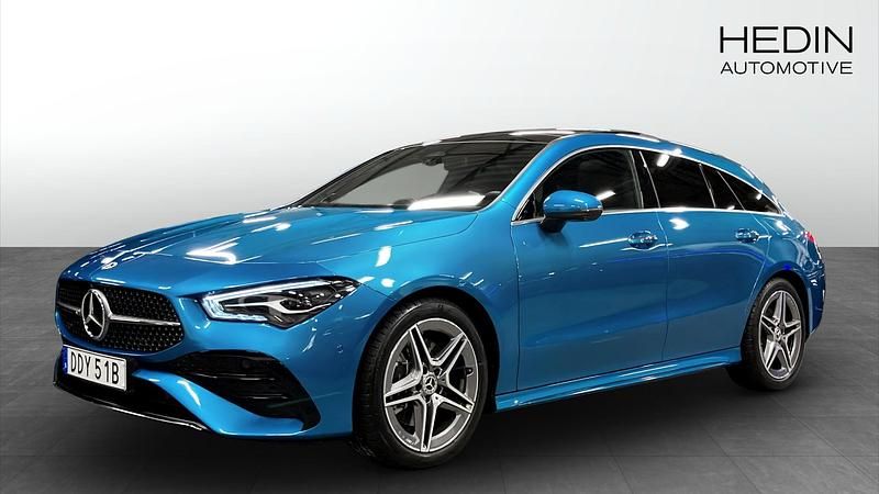 Blå Begagnad 2025 Mercedes CLA200 Shooting Brake Kombi | 379 900 kr (Marknadspris) - Bild 1/4