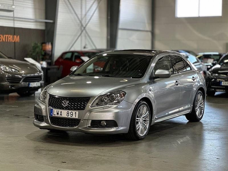 Silver Begagnad 2011 Suzuki Kizashi Sedan | 89 900 kr - Bild 1/4