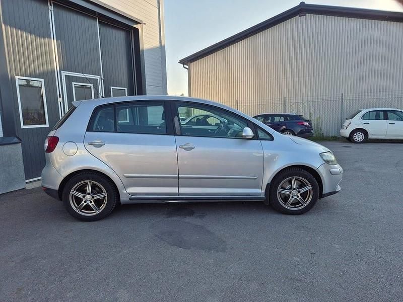 Begagnad VW Golf Plus Cross Trendline 160 HK (117 kW) 2009 Silver Minibuss