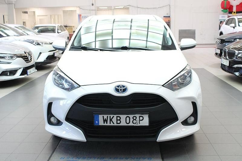 Begagnad Toyota Yaris Hybrid Active 116 HK (85 kW) 2020 Vit Halvkombi