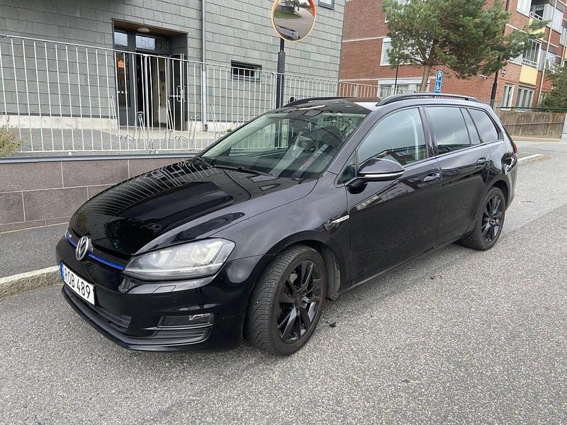 Svart Begagnad 2015 VW Golf VII Kombi | 65 000 kr - Bild 1/4