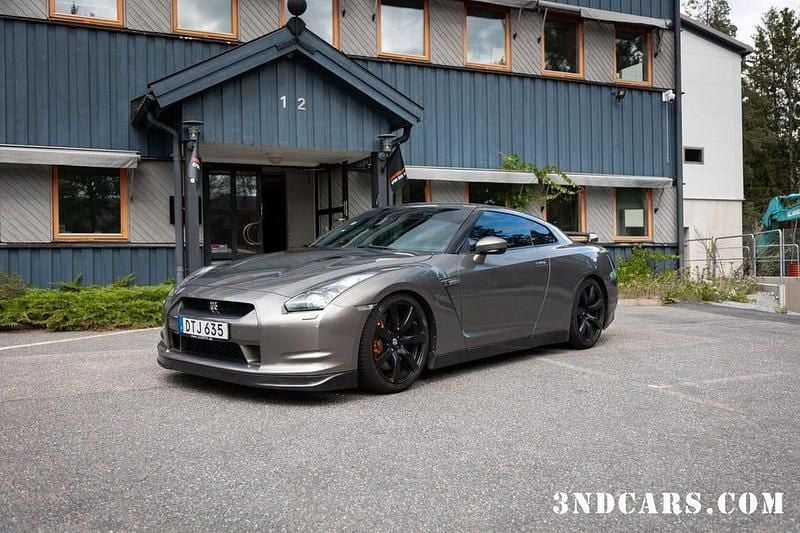 Mörkgrå Begagnad 2009 Nissan GT-R GT Sportkupé | 729 900 kr - Bild 1/4