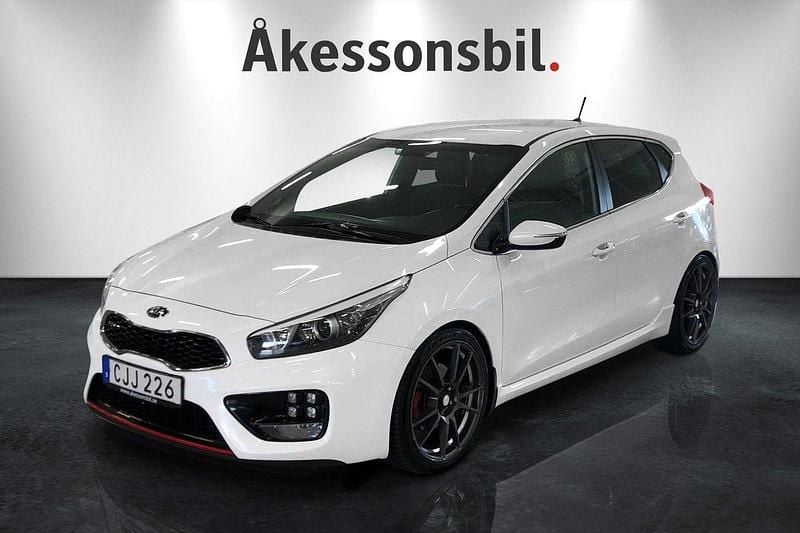 Vit Begagnad 2014 Kia Ceed GT 2 Halvkombi | 159 000 kr (Dyr) - Bild 1/4