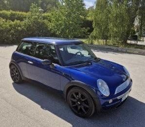 Blå Begagnad 2004 Mini Cooper Halvkombi | 48 000 kr - Bild 1/4