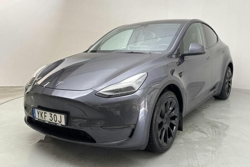 Grå Begagnad 2021 Tesla Model Y SUV | 315 000 kr (Superpris) - Bild 1/4