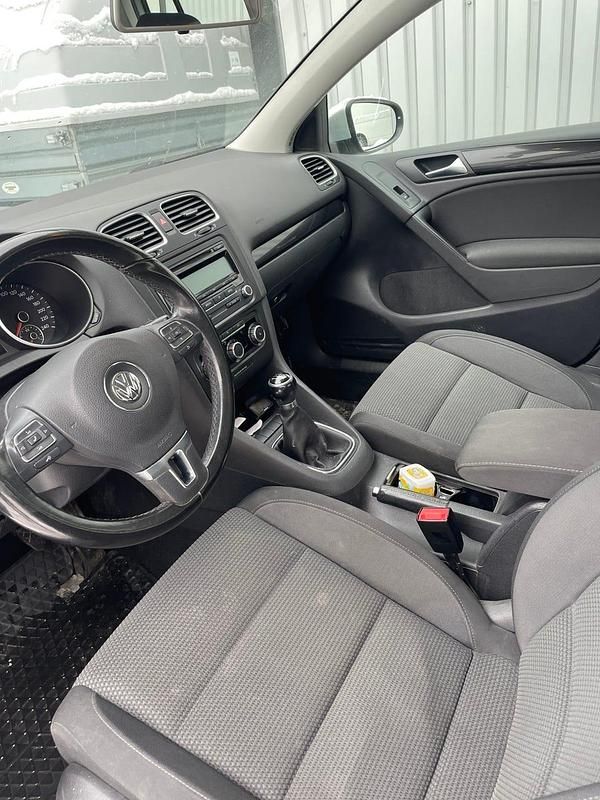 Begagnad VW Golf VI 102 HK (75 kW) 2011 Halvkombi